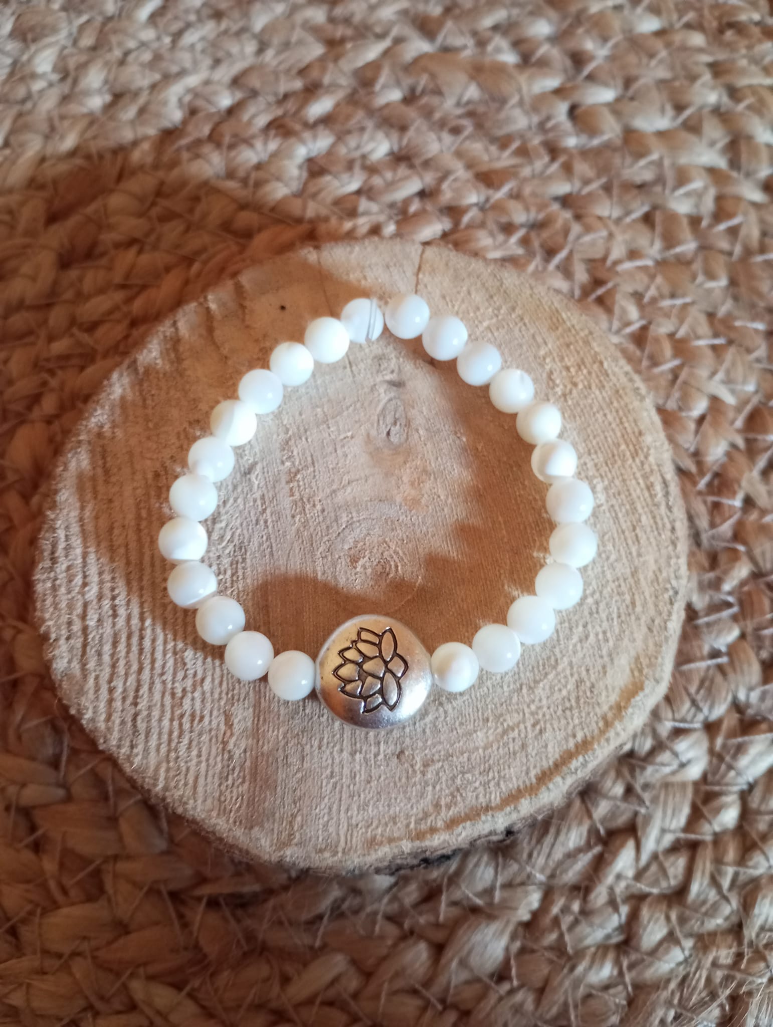 Bracelet de Nacre avec fleur de lotus 
