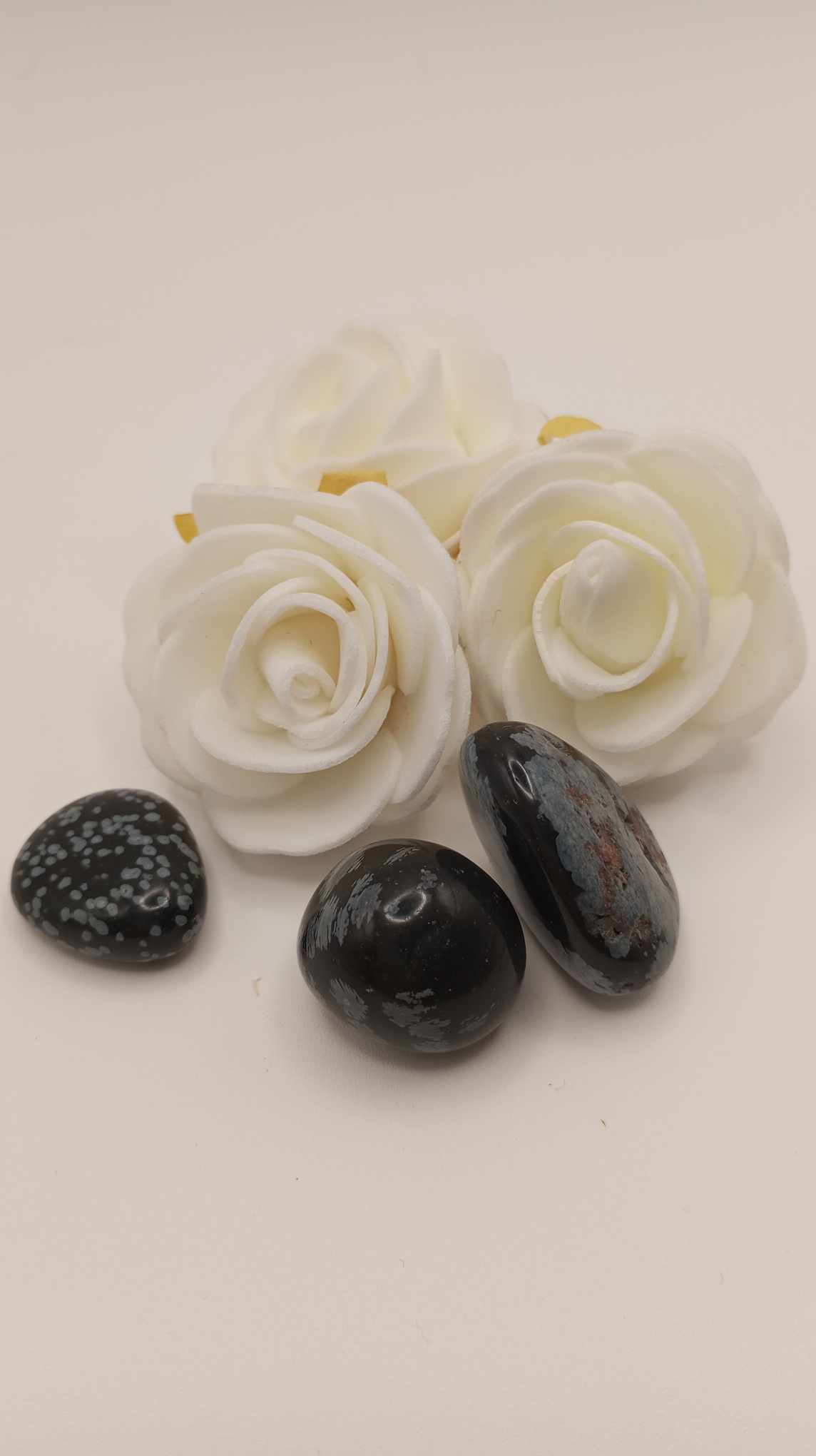 Pierre roulée obsidienne flocon de neige